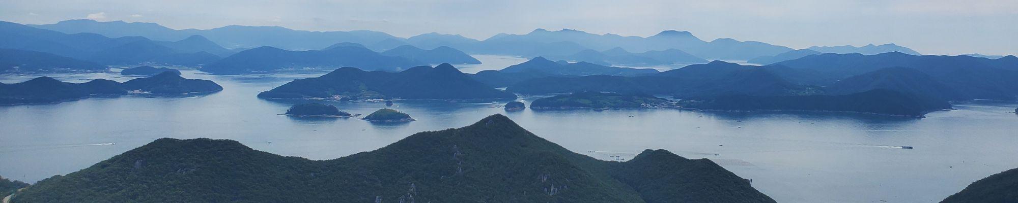 mountains surrounded by clouds